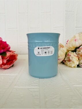 Le Creuset Stoneware Utensil Crock in Sky Blue